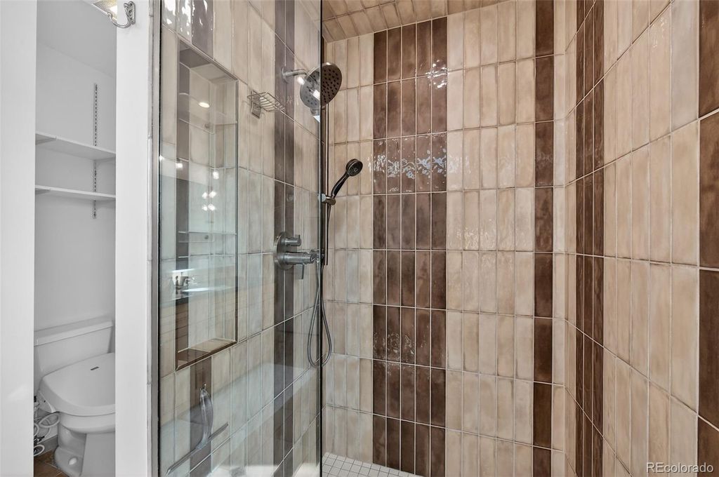 Image 23 of property listing at 1 Snowy Owl Lane, Littleton, CO 80127