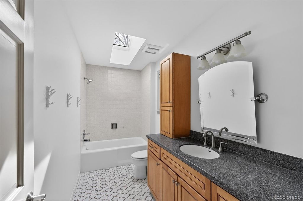 Image 25 of property listing at 1 Snowy Owl Lane, Littleton, CO 80127
