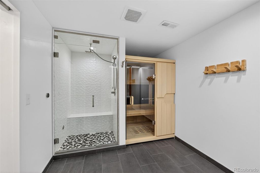 Image 30 of property listing at 1 Snowy Owl Lane, Littleton, CO 80127