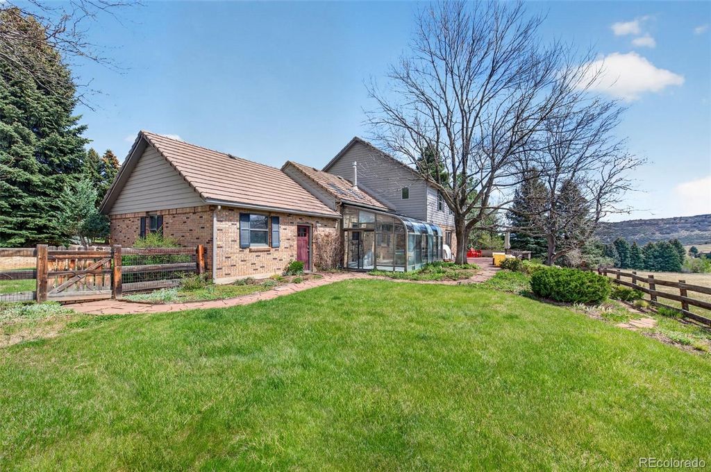 Image 32 of property listing at 1 Snowy Owl Lane, Littleton, CO 80127