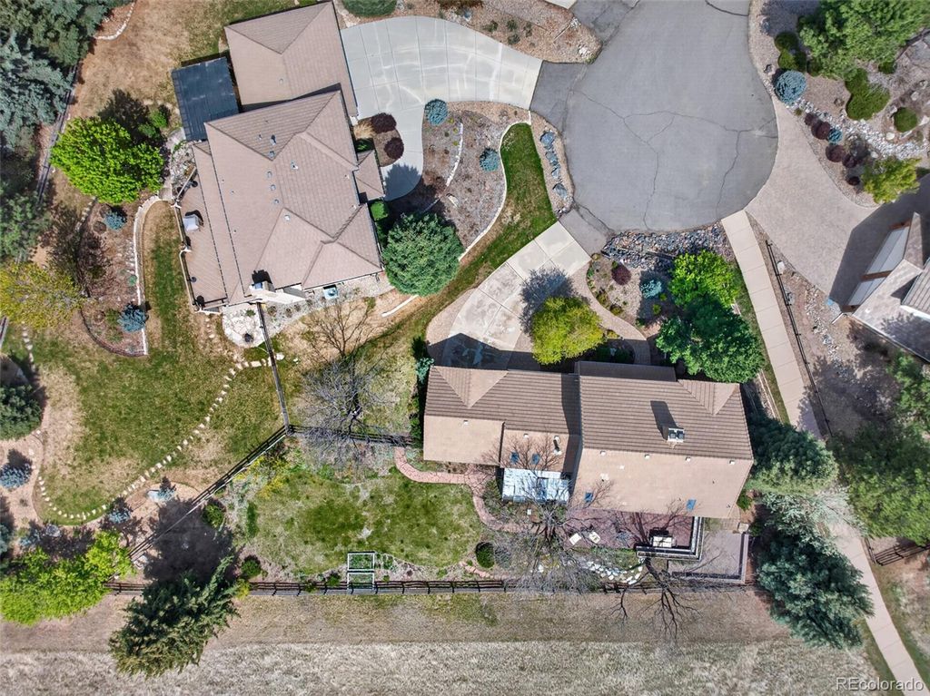 Image 36 of property listing at 1 Snowy Owl Lane, Littleton, CO 80127