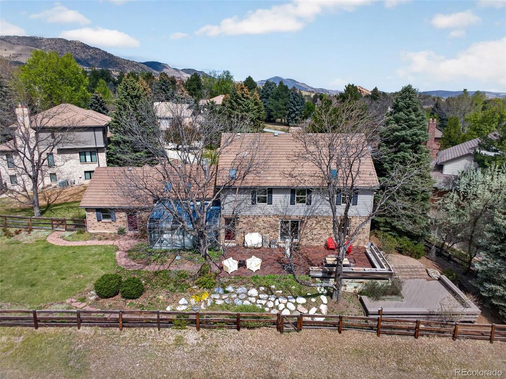 Image 5 of property listing at 1 Snowy Owl Lane, Littleton, CO 80127