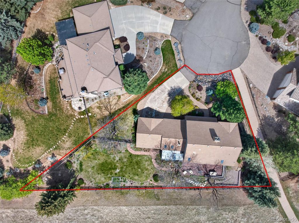 Image 6 of property listing at 1 Snowy Owl Lane, Littleton, CO 80127