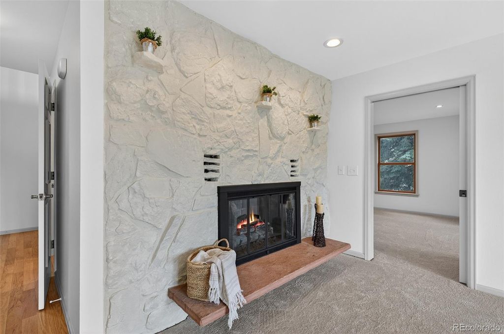 Image 8 of property listing at 1 Snowy Owl Lane, Littleton, CO 80127