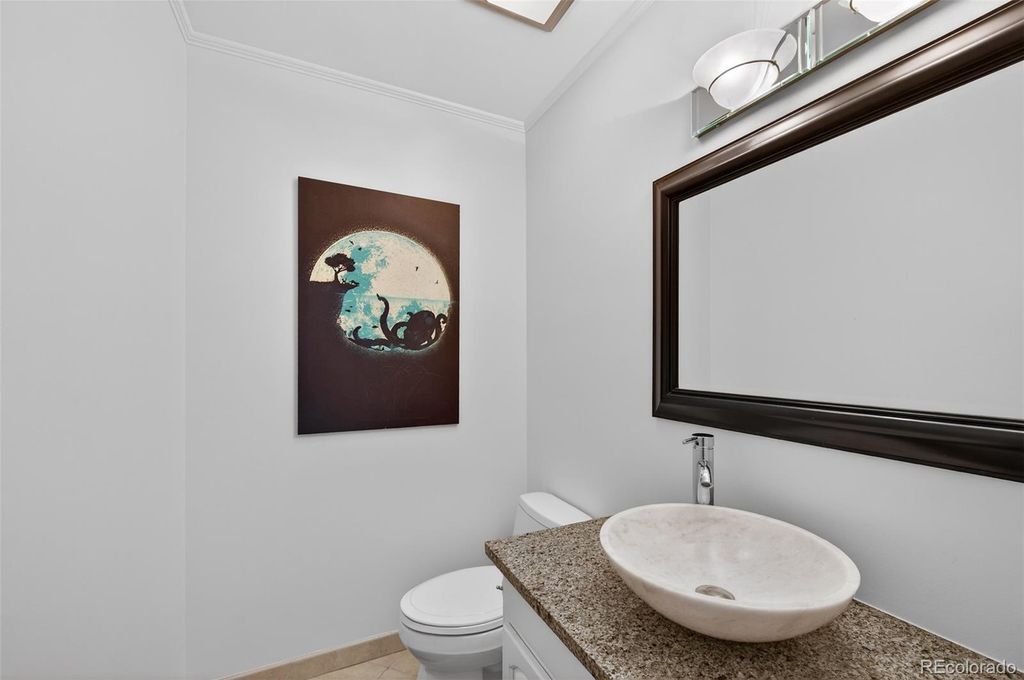 Image 10 of property listing at 1 Snowy Owl Lane, Littleton, CO 80127