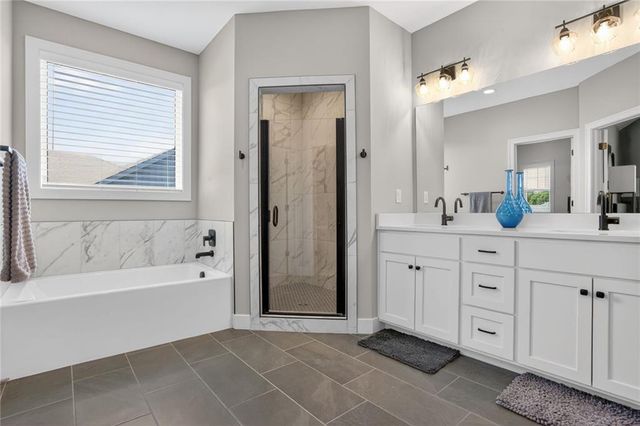 15623 Lakeside Drive, Basehor, KS 66007
