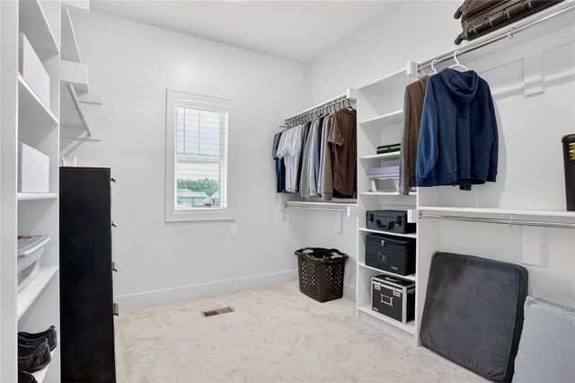 15623 Lakeside Drive, Basehor, KS 66007