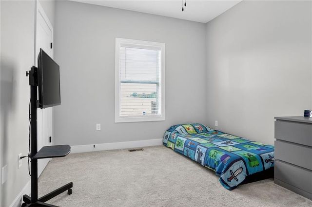 15623 Lakeside Drive, Basehor, KS 66007