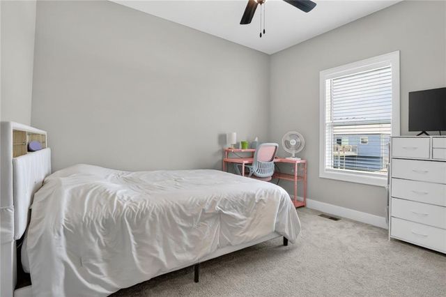 15623 Lakeside Drive, Basehor, KS 66007