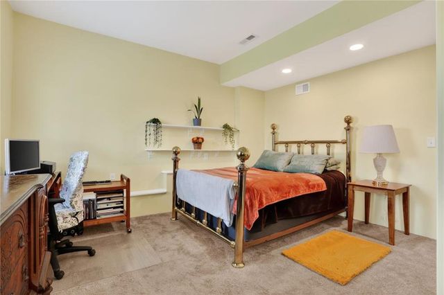 15623 Lakeside Drive, Basehor, KS 66007