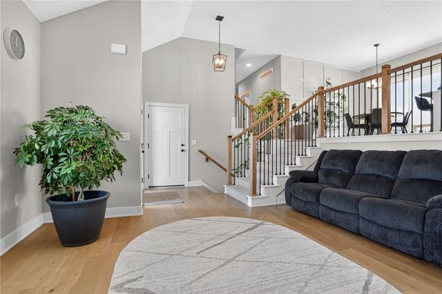 15623 Lakeside Drive, Basehor, KS 66007