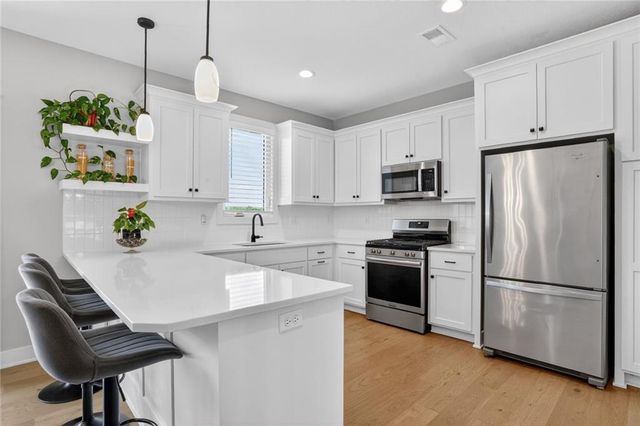 15623 Lakeside Drive, Basehor, KS 66007