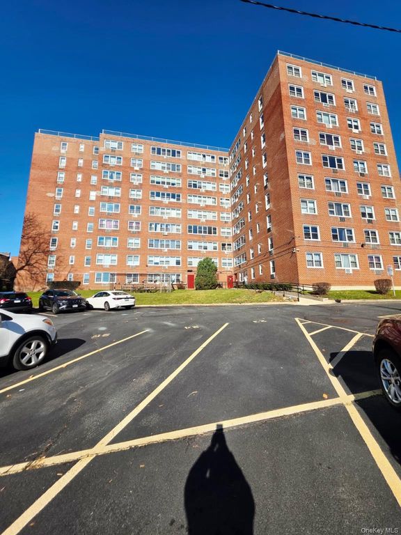 16420 Highland Avenue 2V, Jamaica Hills, NY 11432