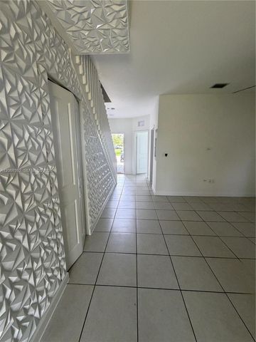2739 SE 17th Street, Homestead, FL 33035