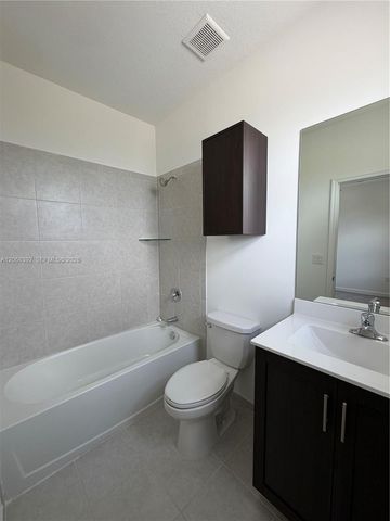 2739 SE 17th Street, Homestead, FL 33035