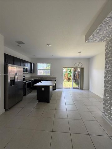 2739 SE 17th Street, Homestead, FL 33035