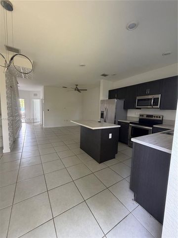 2739 SE 17th Street, Homestead, FL 33035