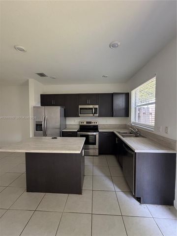 2739 SE 17th Street, Homestead, FL 33035