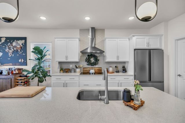 4003 Sadie St, Columbia, TN 38401