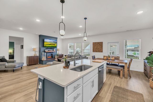 4003 Sadie St, Columbia, TN 38401