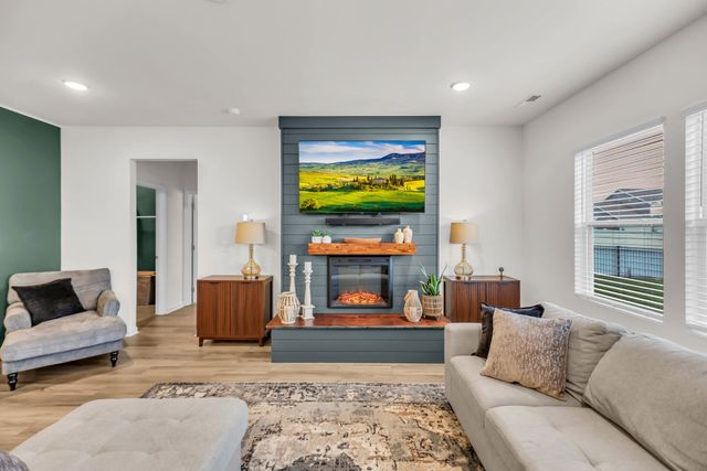 4003 Sadie St, Columbia, TN 38401