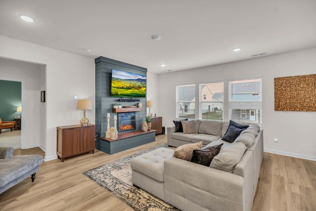 4003 Sadie St, Columbia, TN 38401