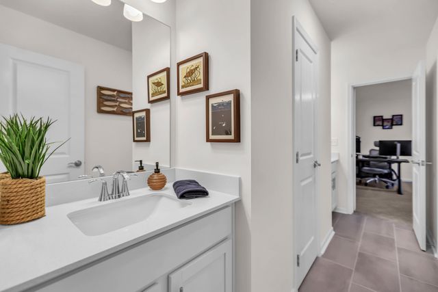 4003 Sadie St, Columbia, TN 38401