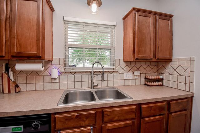 5706 Van Steinberg, East Bernard, TX 77435