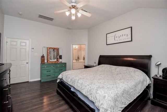 5706 Van Steinberg, East Bernard, TX 77435