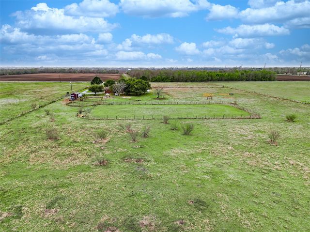 5706 Van Steinberg, East Bernard, TX 77435