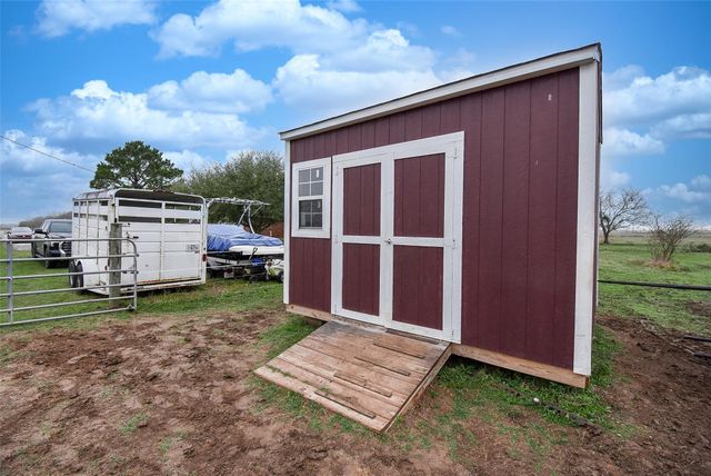 5706 Van Steinberg, East Bernard, TX 77435