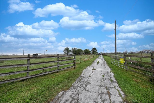 5706 Van Steinberg, East Bernard, TX 77435