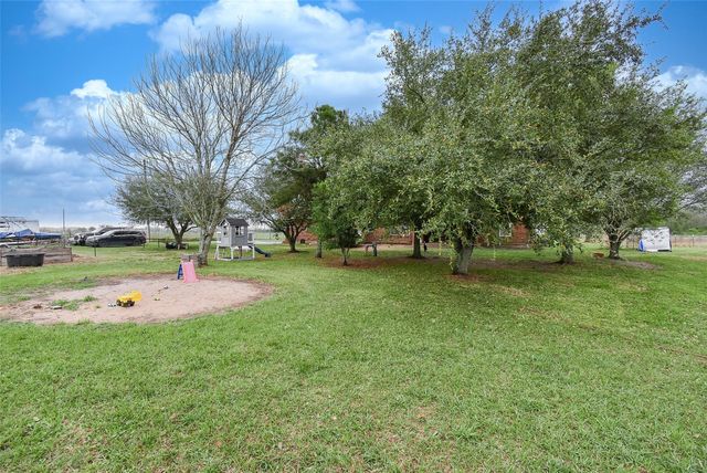 5706 Van Steinberg, East Bernard, TX 77435