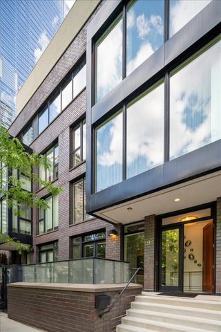 194 N Park Drive, Chicago, IL 60601