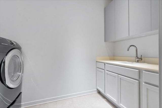 194 N Park Drive, Chicago, IL 60601