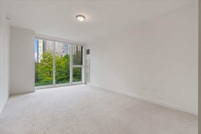 194 N Park Drive, Chicago, IL 60601