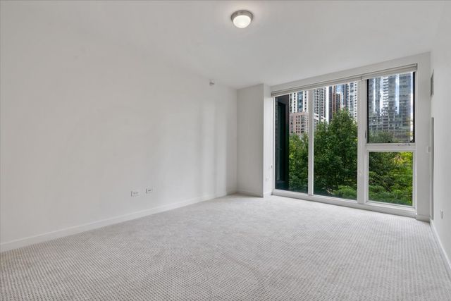 194 N Park Drive, Chicago, IL 60601