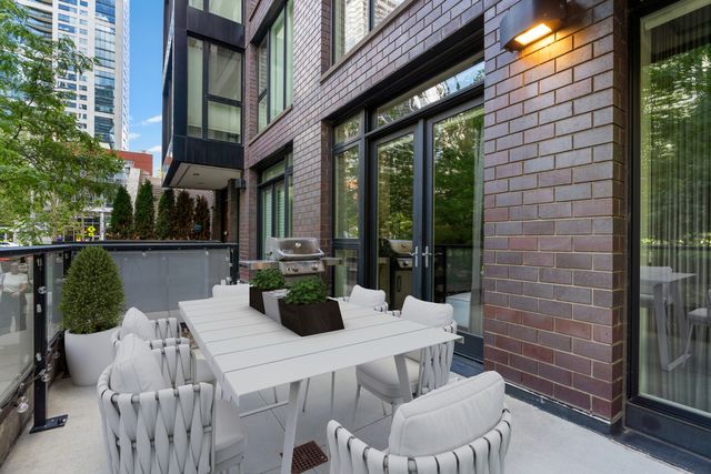 194 N Park Drive, Chicago, IL 60601