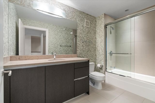 194 N Park Drive, Chicago, IL 60601