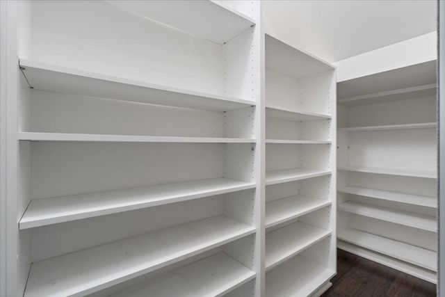 194 N Park Drive, Chicago, IL 60601