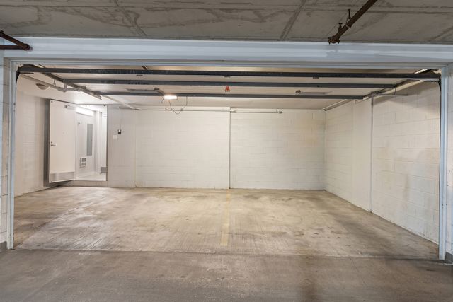 194 N Park Drive, Chicago, IL 60601