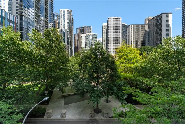 194 N Park Drive, Chicago, IL 60601