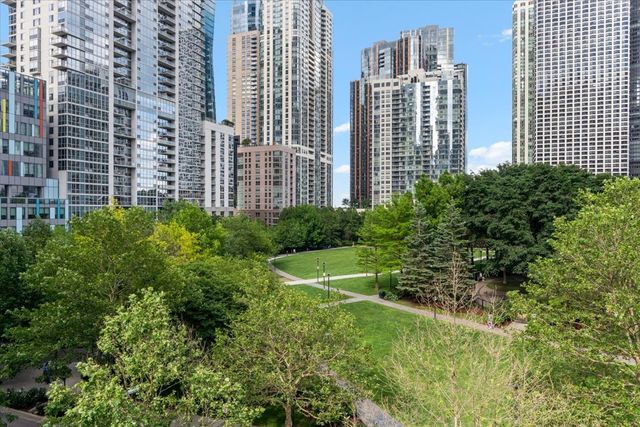 194 N Park Drive, Chicago, IL 60601