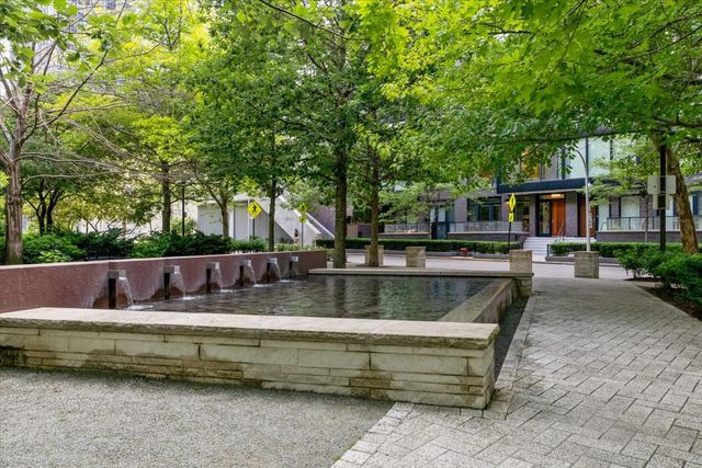 194 N Park Drive, Chicago, IL 60601