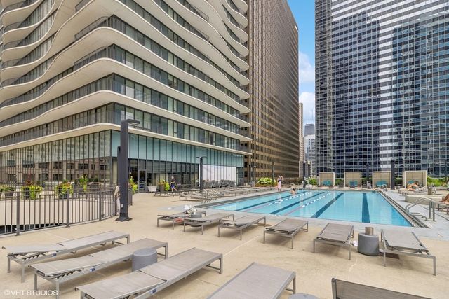 194 N Park Drive, Chicago, IL 60601