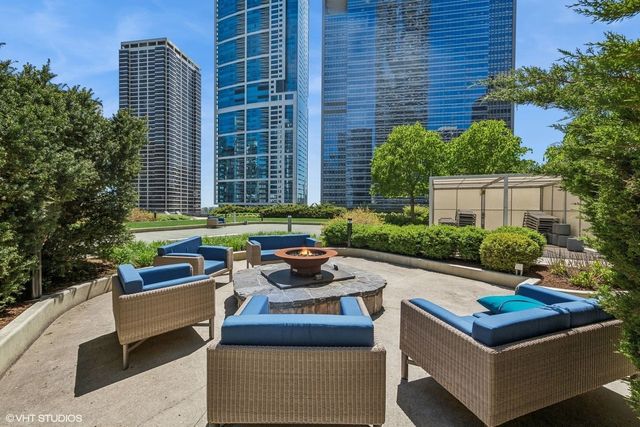 194 N Park Drive, Chicago, IL 60601
