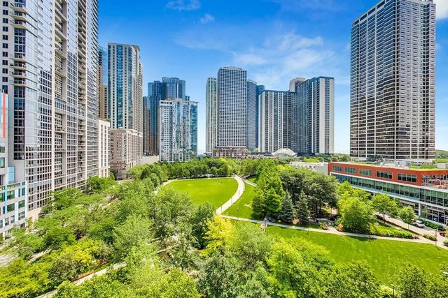 194 N Park Drive, Chicago, IL 60601