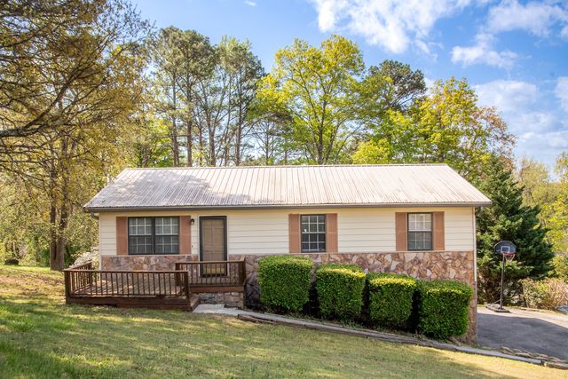 923 Crest Drive, Chickamauga, GA 30707