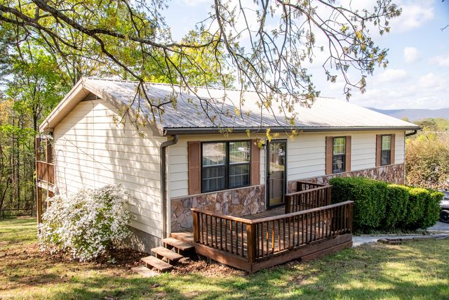 923 Crest Drive, Chickamauga, GA 30707
