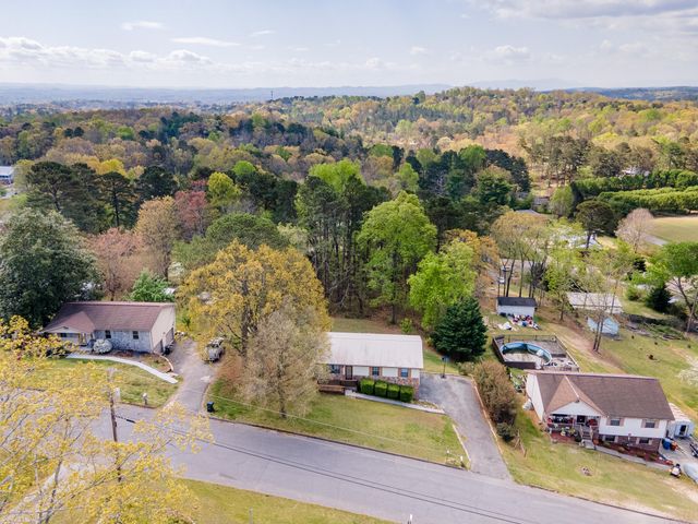 923 Crest Drive, Chickamauga, GA 30707